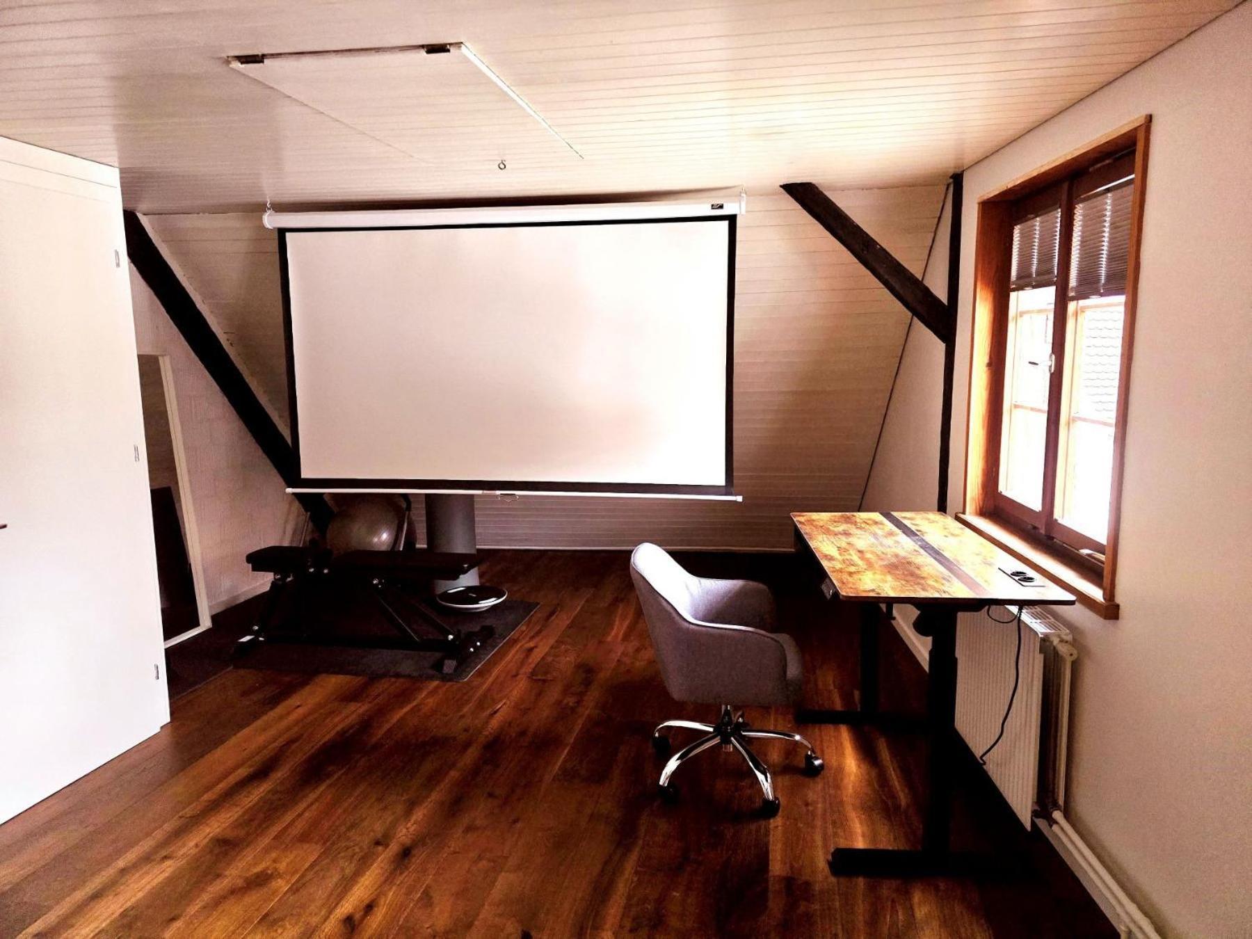 Happy Cow - Lage Naehe Bodensee, Rheinfall, Schaffhausen & Zuerich - Laendliche Idylle Mit Privat-parkplatz Und Viel Komfort - 120m2 - 3 Stockwerke Holiday home *