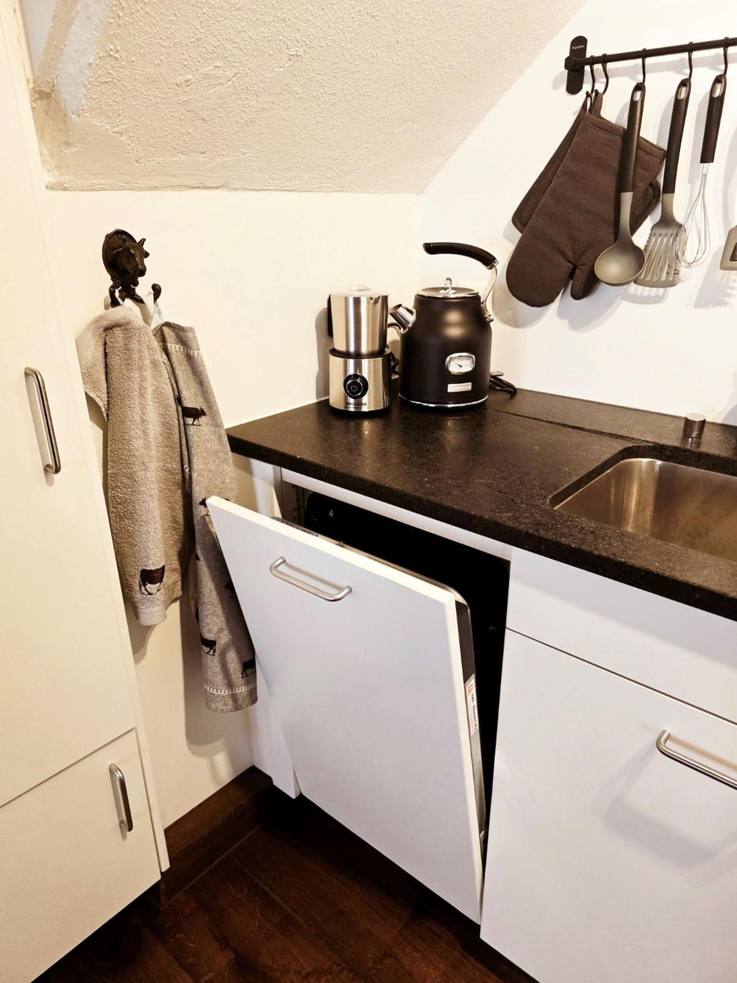 Holiday home Happy Cow - Lage Naehe Bodensee, Rheinfall, Schaffhausen & Zuerich - Laendliche Idylle Mit Privat-parkplatz Und Viel Komfort - 120m2 - 3 Stockwerke *