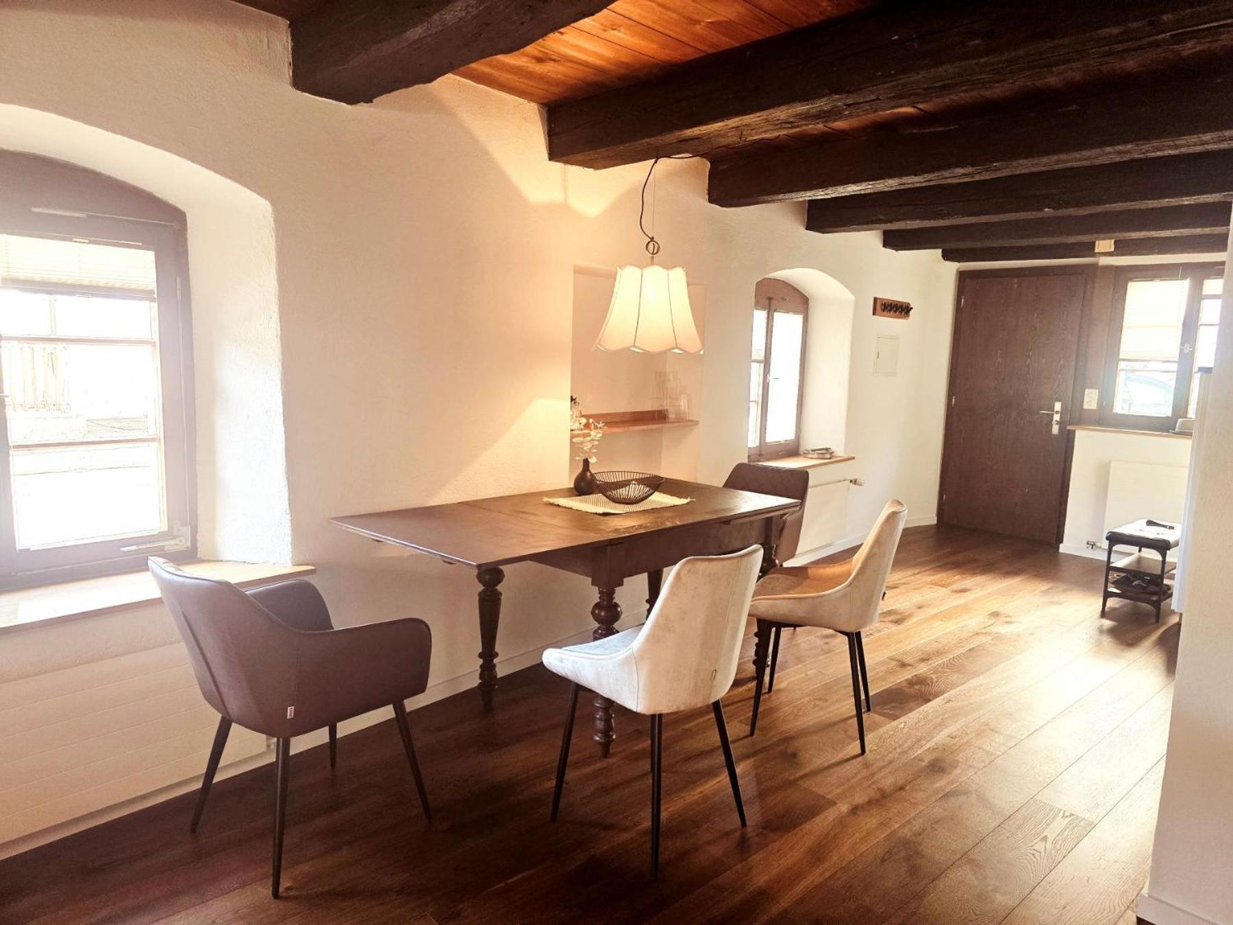Happy Cow - Lage Naehe Bodensee, Rheinfall, Schaffhausen & Zuerich - Laendliche Idylle Mit Privat-parkplatz Und Viel Komfort - 120m2 - 3 Stockwerke Holiday home Ramsen